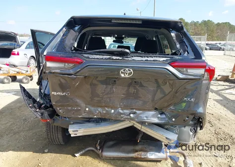 2023 Toyota Rav4 Xle z USA, uszkodzony, nr VIN 2T3W1RFV5PC248993